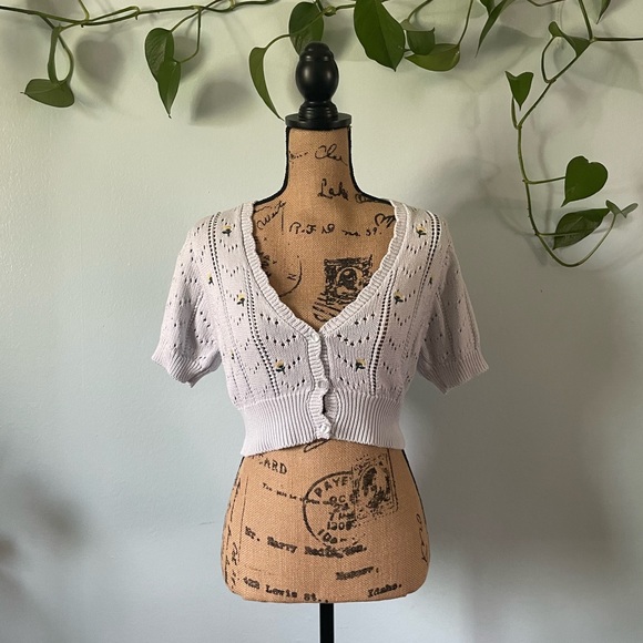 Light Blue Cropped Cardigan With Floral Embroidery Size Medium - Picture 2 of 7